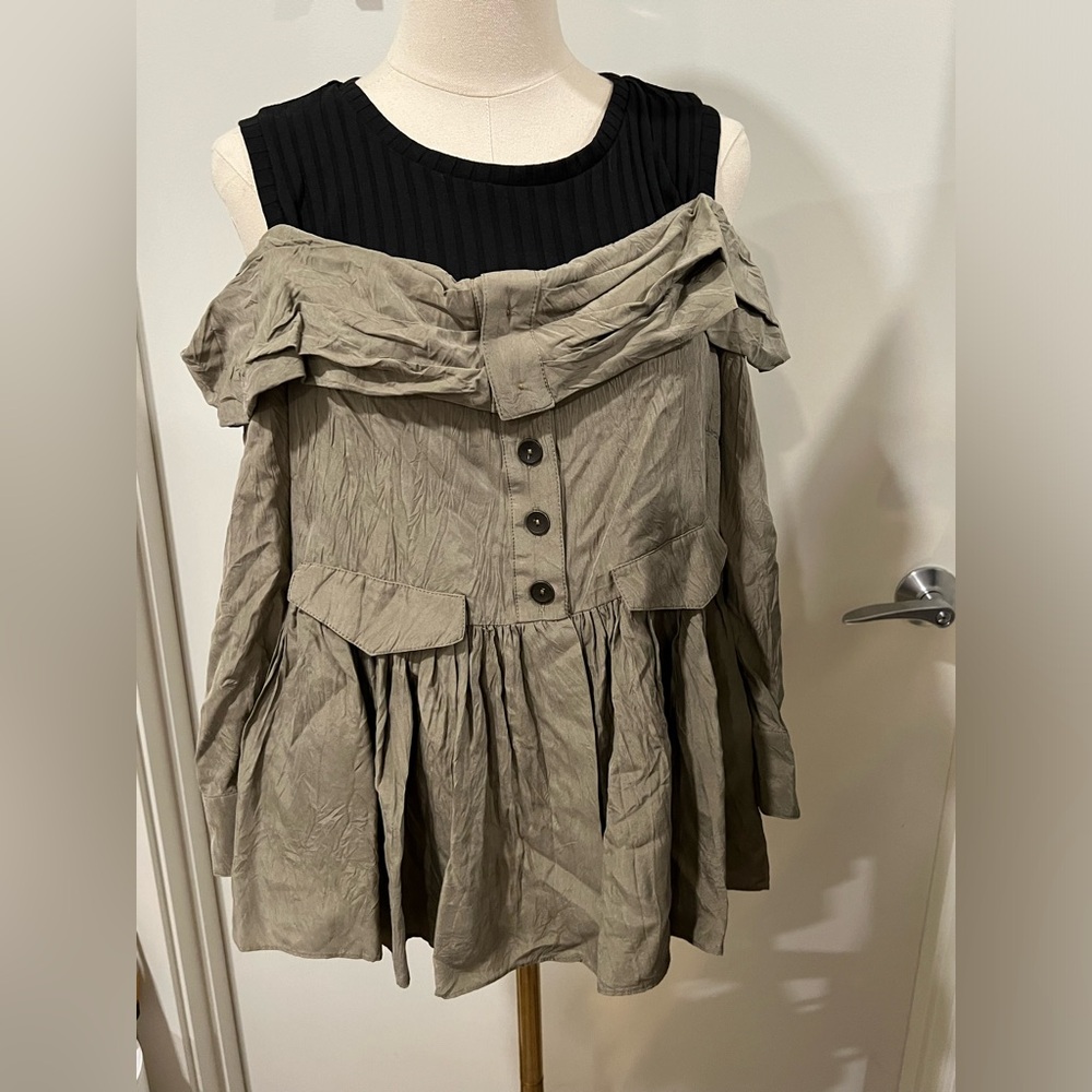 Nicole Miller Size M Top NWT
